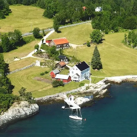 Stunning Holiday By The Waterfront Villa *