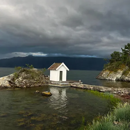 Stunning Holiday By The Waterfront Villa Sogndal