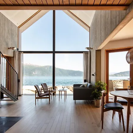 Stunning Holiday By The Waterfront