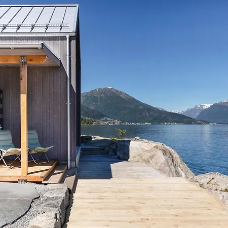 Villa Stunning Holiday By The Waterfront Sogndal