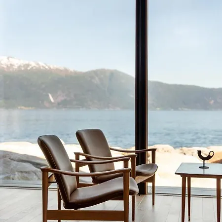 Stunning Holiday By The Waterfront *