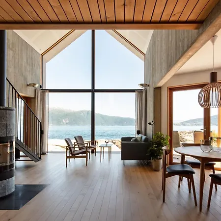 Stunning Holiday By The Waterfront * Sogndal