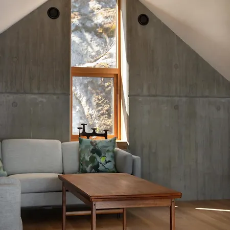 Stunning Holiday By The Waterfront Sogndal