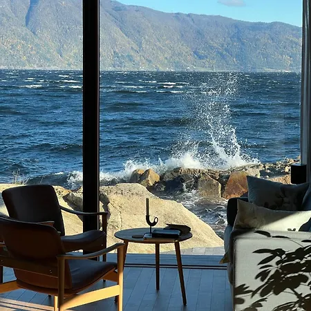 Stunning Holiday By The Waterfront * Sogndal